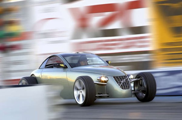 Представен на изложението SEMA през 2005-а, Volvo T6 Roadster напомни на американските хотродове от 30-те години на миналия век с необикновен дизайн. Той използва множество части от моделите S80 и C70, включително 2,9-литров редови шестцилиндров двигател. T6 Roadster никога не беше предложен за производство. Каквото се случва във Вегас - остава във Вегас.
